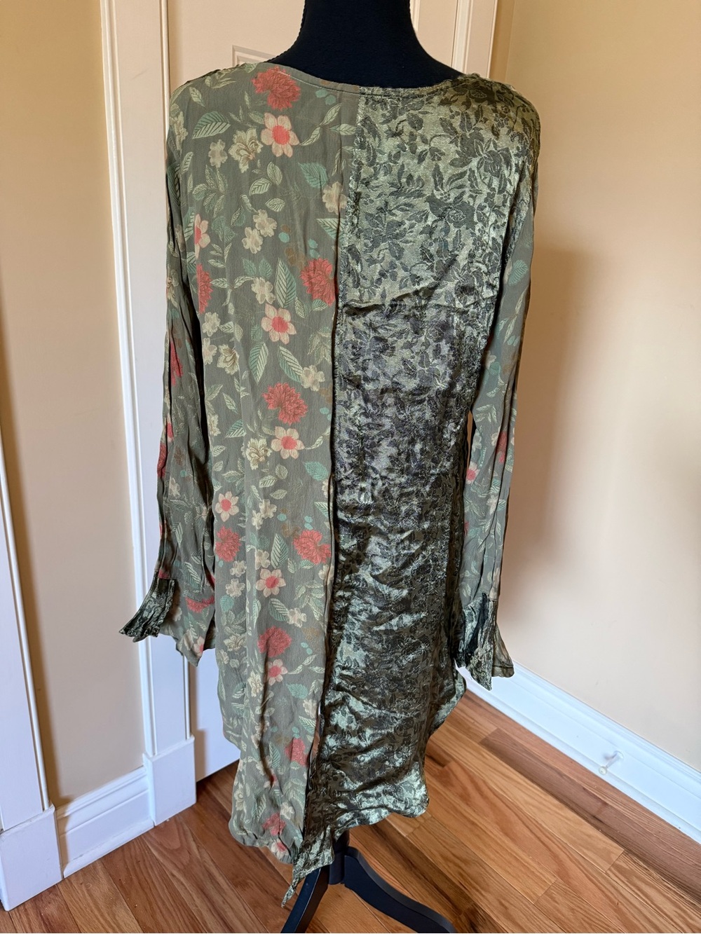 Tienda Ho Lagenlook Artsy Floral Layered Hi-Low Tunic Top Women’s One Size Green - Picture 4 of 12